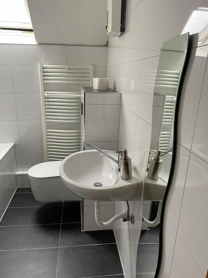 Apartment Bis Zu 8 Einzelbetten Stellplatz Wifi Essen Ngoại thất bức ảnh